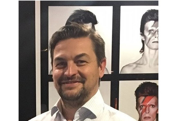 Sublieme kleurenkracht: wat sublimatiedruk op harde materialen voor uw business kan doen