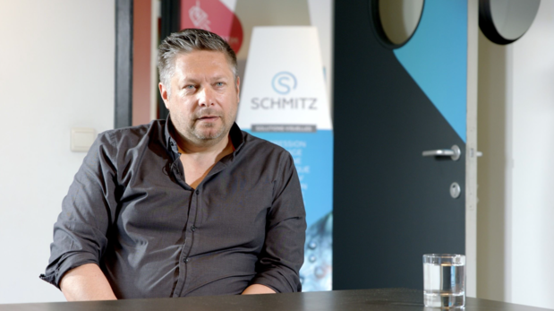 La polyvalence et la technologie LED des imprimantes VUTEk® sont fort utiles à l'entreprise Schmitz