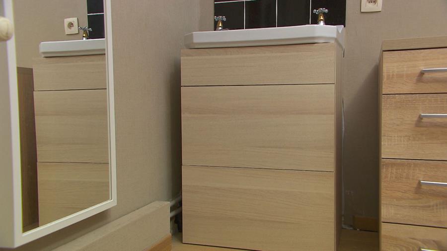 Comment fabriquer un meuble de salle de bains sur mesure?