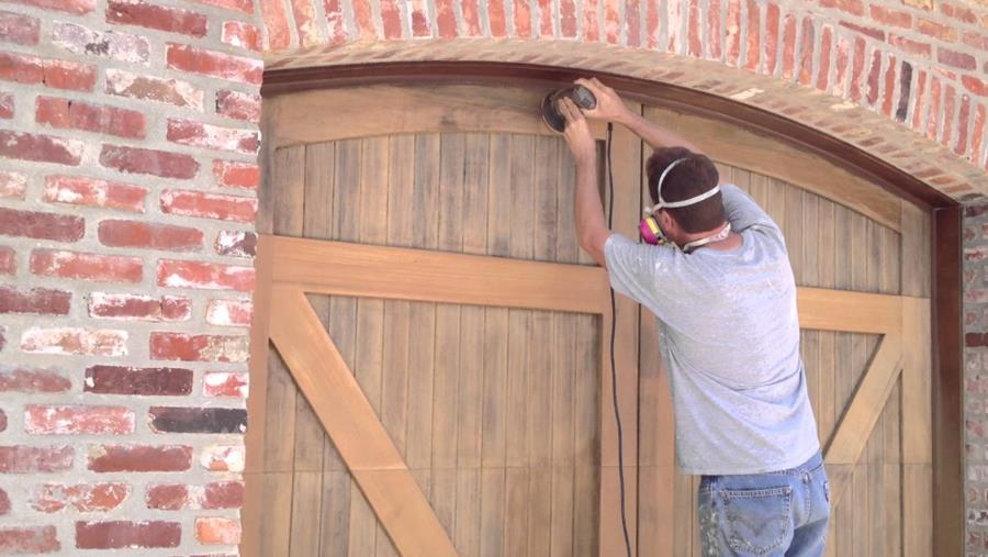 Hoe fris je je garagepoort op?